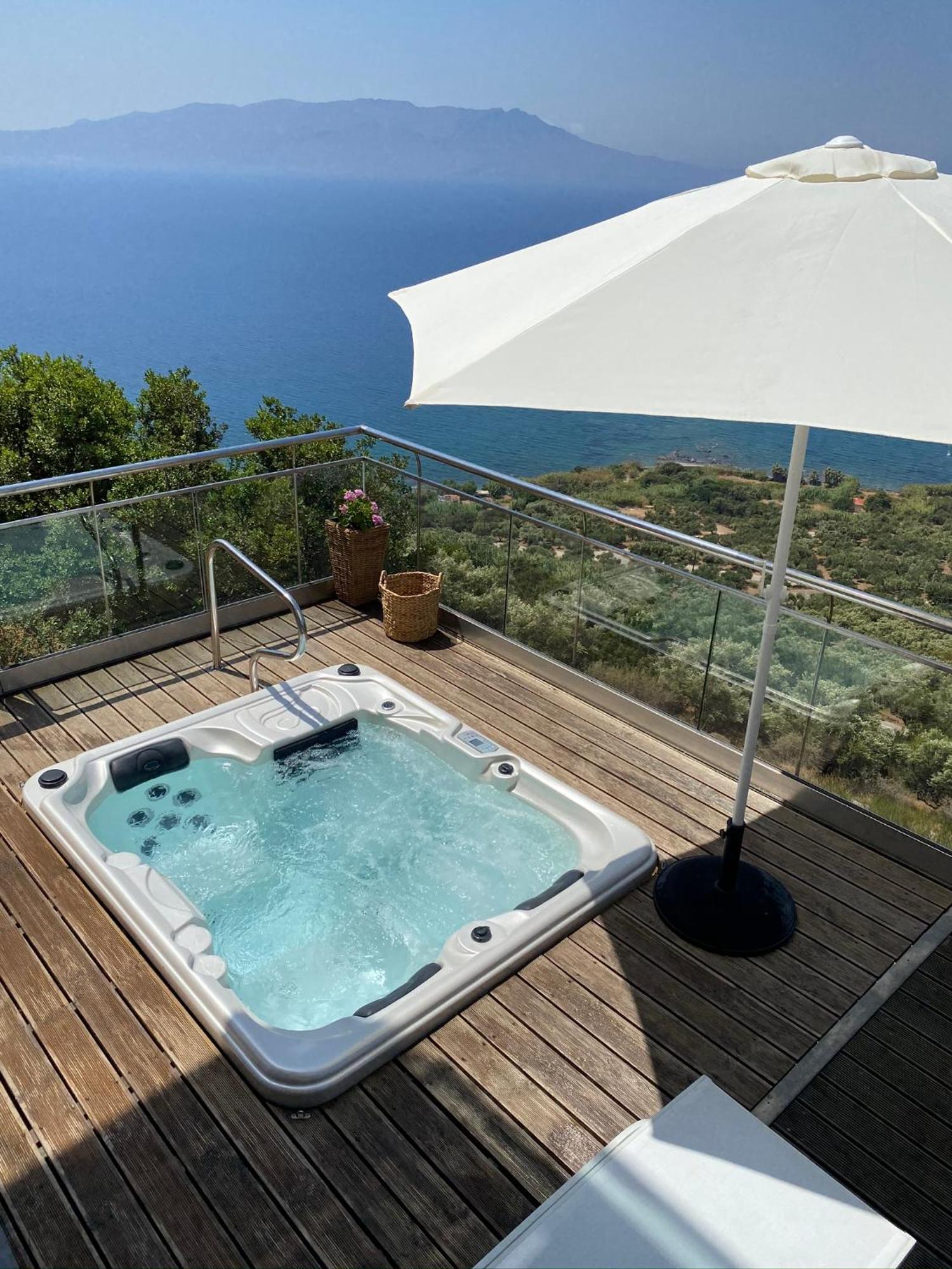 Beachfront Ravdoucha Epavlis Eleni Villa - Pool, Hot Tub, Gym, Sauna, Private Parking, Wifi Chania  Exterior photo