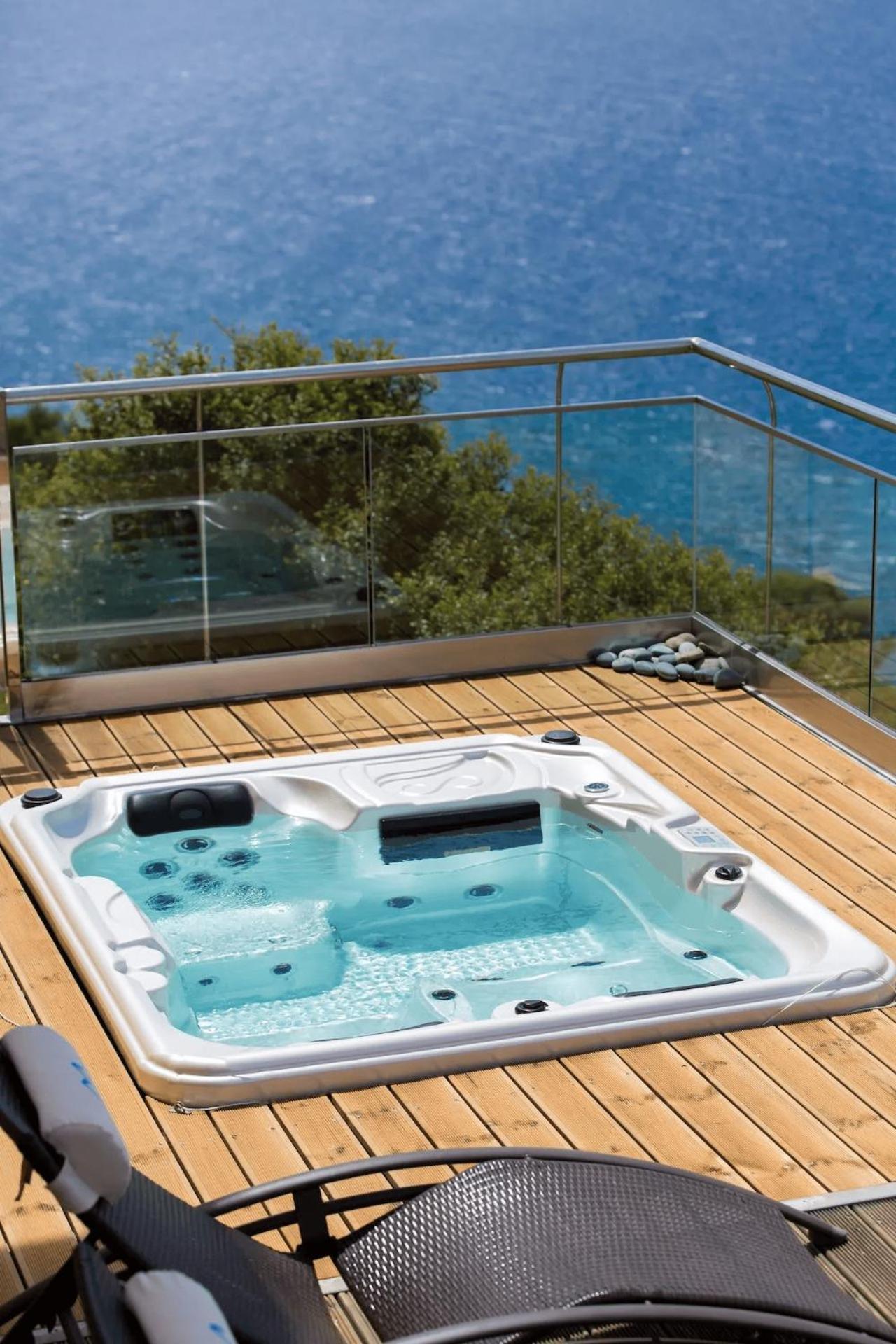 Beachfront Ravdoucha Epavlis Eleni Villa - Pool, Hot Tub, Gym, Sauna, Private Parking, Wifi Chania  Exterior photo
